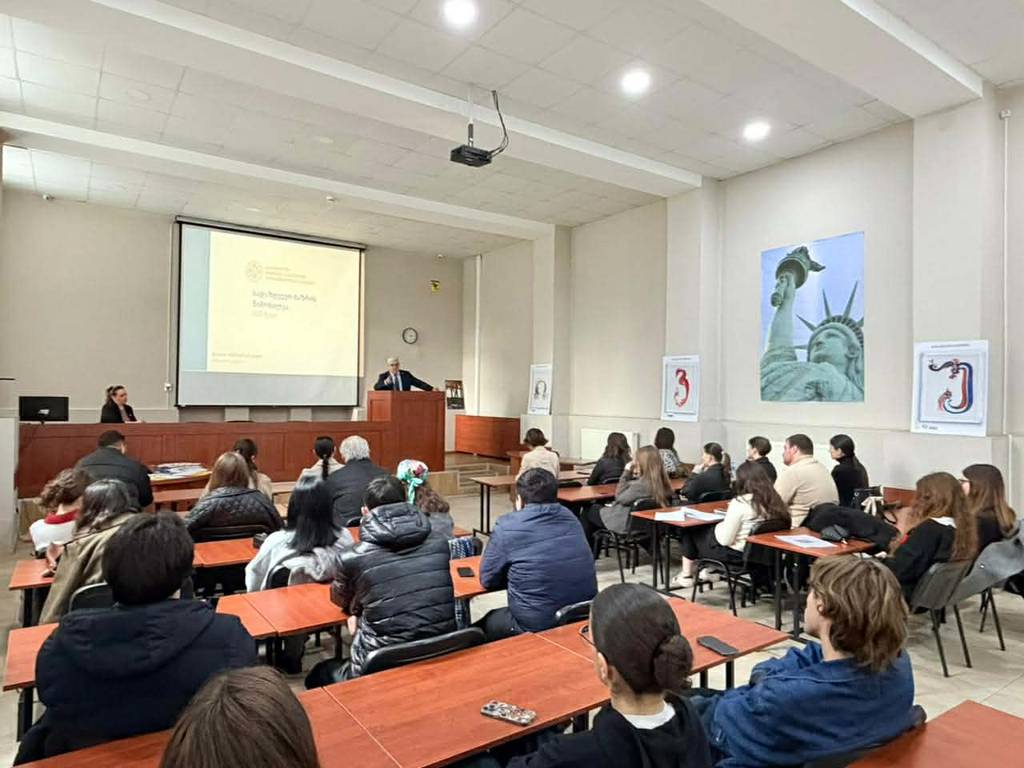 შეხვედრა ქართულ-ამერიკული უნივერსიტეტის სტუდენტებთან